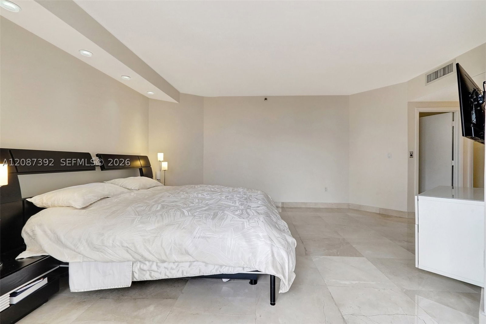 Real estate property located at 4000 ISLAND BLVD #402, Miami-dade, Williams Island, Aventura, FL
