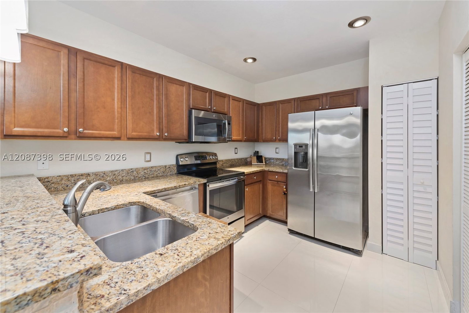 Real estate property located at 8800 97th Ave #204, Miami-dade, St Maarten At Grand Bay C, Doral, FL