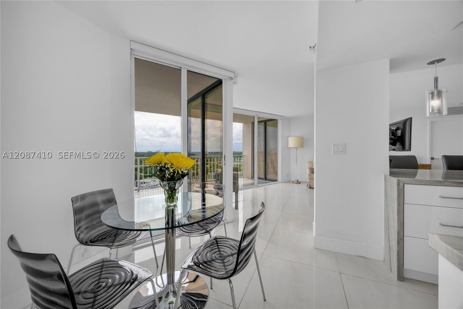 Real estate property located at 2000 Towerside Ter #1206, Miami-dade, Towers Of Quayside Condo, Miami, FL