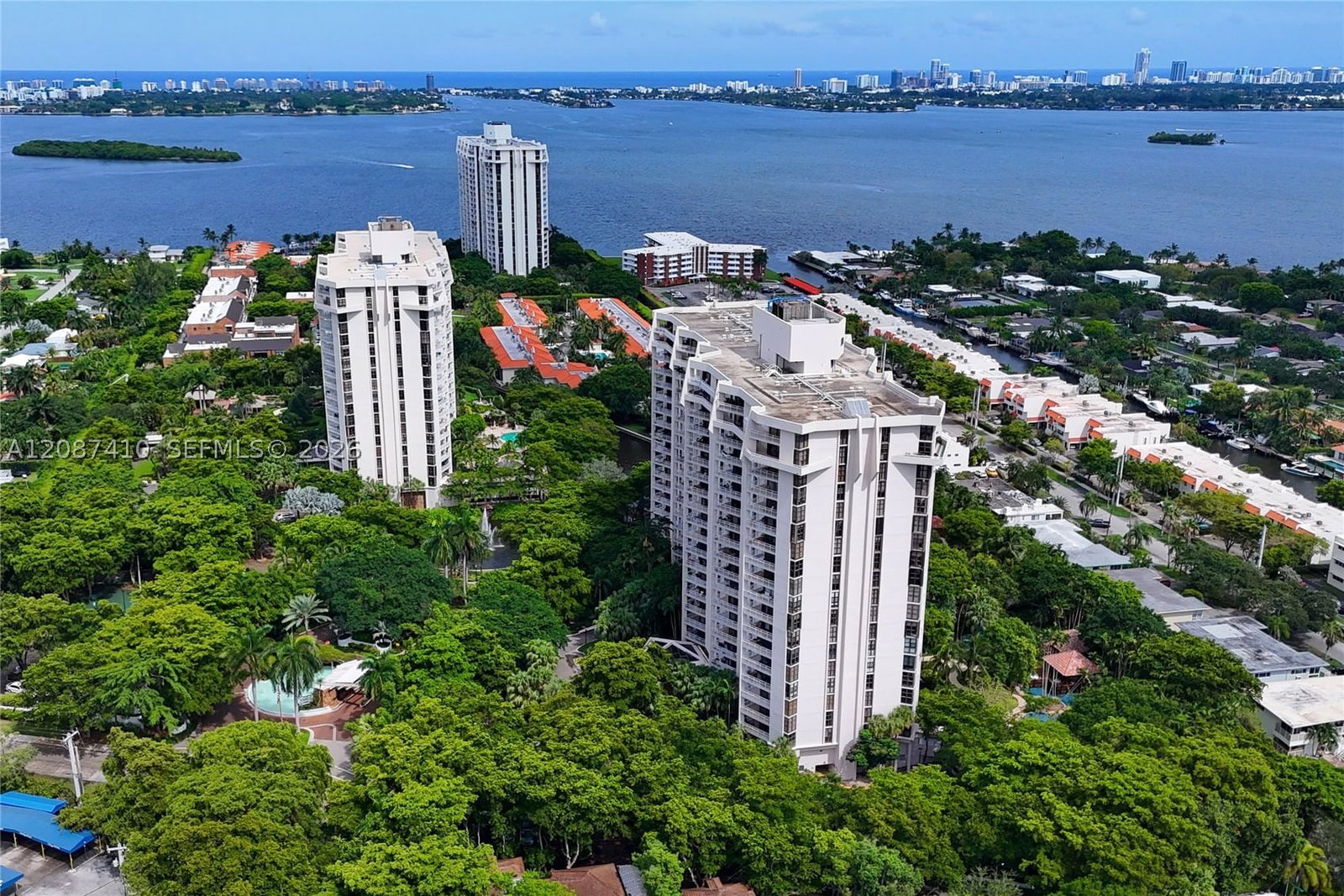 Real estate property located at 2000 Towerside Ter #1206, Miami-dade, Towers Of Quayside Condo, Miami, FL