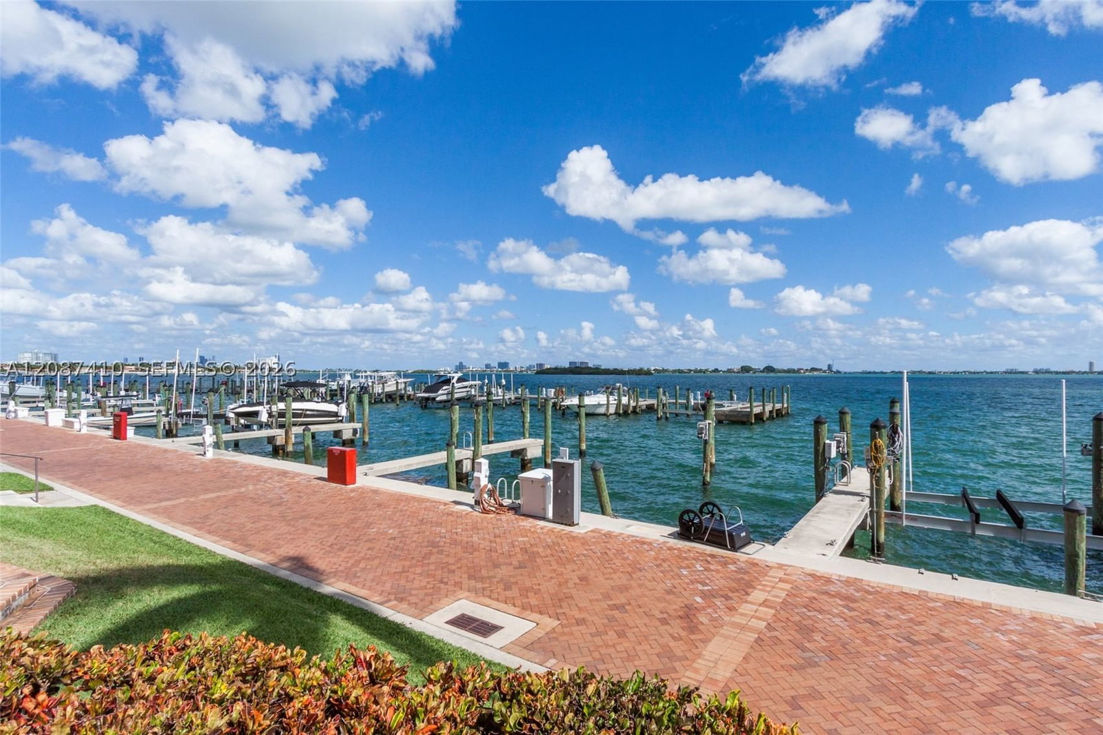 Real estate property located at 2000 Towerside Ter #1206, Miami-dade, Towers Of Quayside Condo, Miami, FL