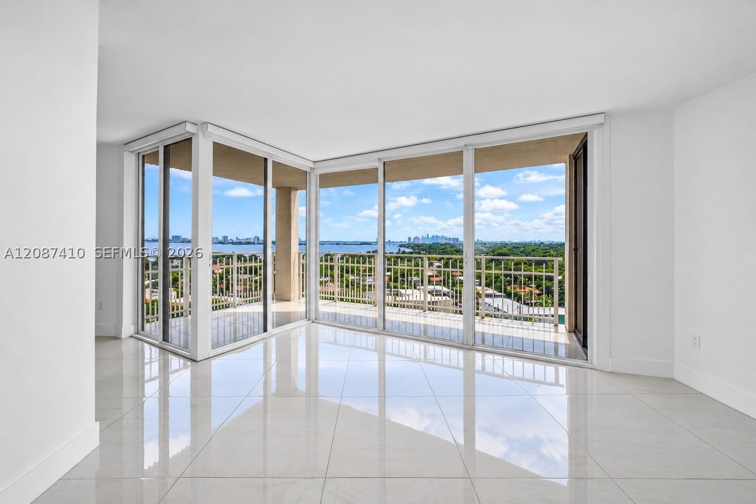 Real estate property located at 2000 Towerside Ter #1206, Miami-dade, Towers Of Quayside Condo, Miami, FL