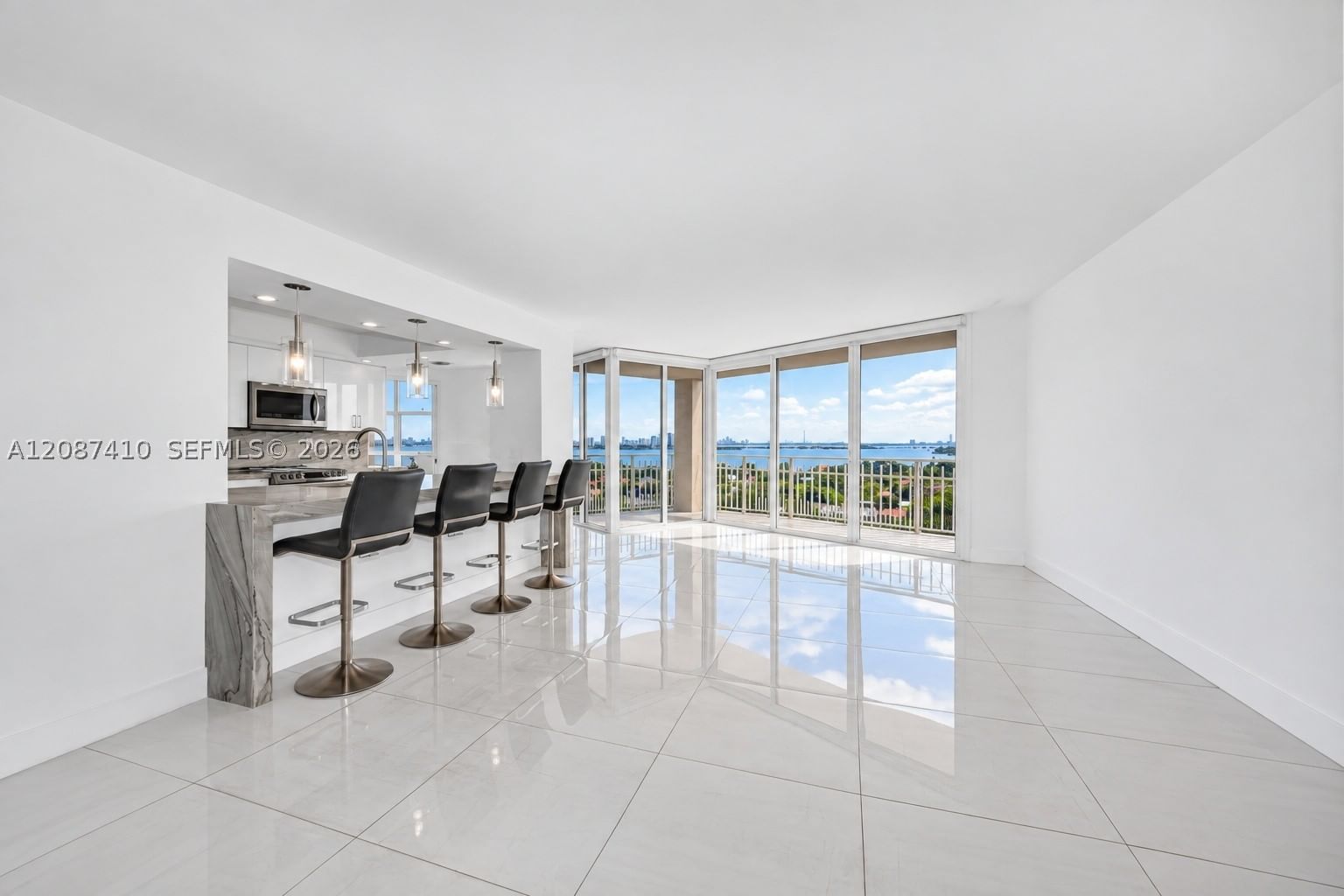 Real estate property located at 2000 Towerside Ter #1206, Miami-dade, Towers Of Quayside Condo, Miami, FL