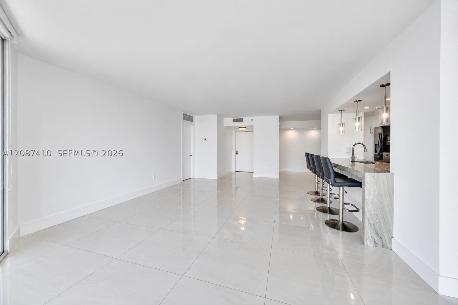 Real estate property located at 2000 Towerside Ter #1206, Miami-dade, Towers Of Quayside Condo, Miami, FL