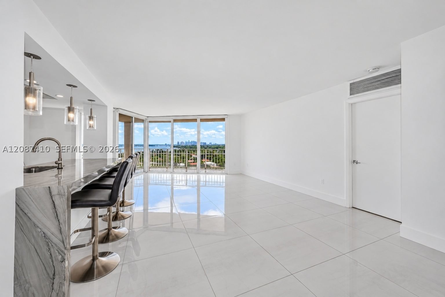 Real estate property located at 2000 Towerside Ter #1206, Miami-dade, Towers Of Quayside Condo, Miami, FL