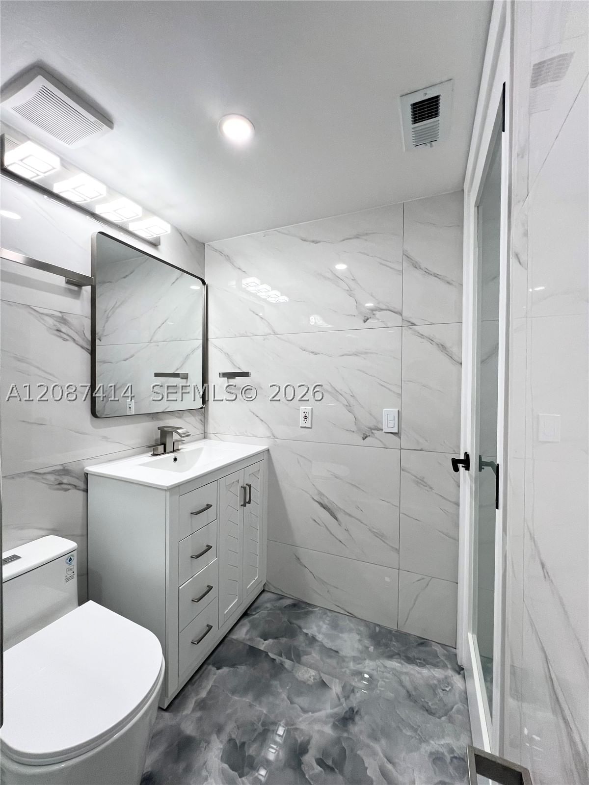 Real estate property located at 4930 Sabal Palm Blvd #206, Broward, Lakes Of Carriage Hills, Tamarac, FL
