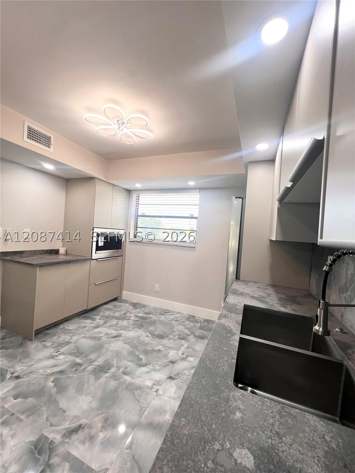Real estate property located at 4930 Sabal Palm Blvd #206, Broward, Lakes Of Carriage Hills, Tamarac, FL