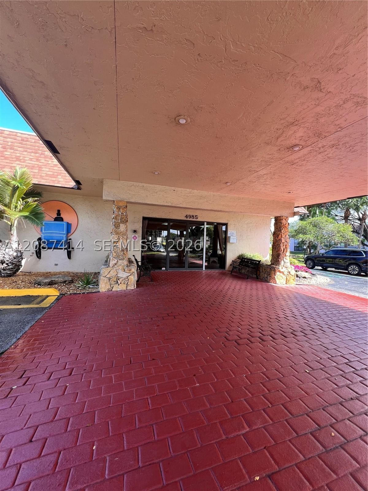 Real estate property located at 4930 Sabal Palm Blvd #206, Broward, Lakes Of Carriage Hills, Tamarac, FL