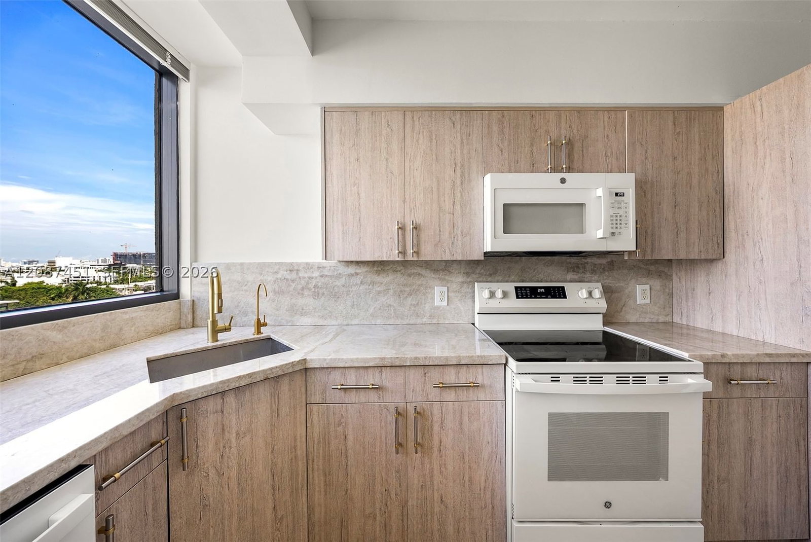 Real estate property located at 1330 West Ave #811, Miami-dade, The Waverly At South Beac, Miami Beach, FL