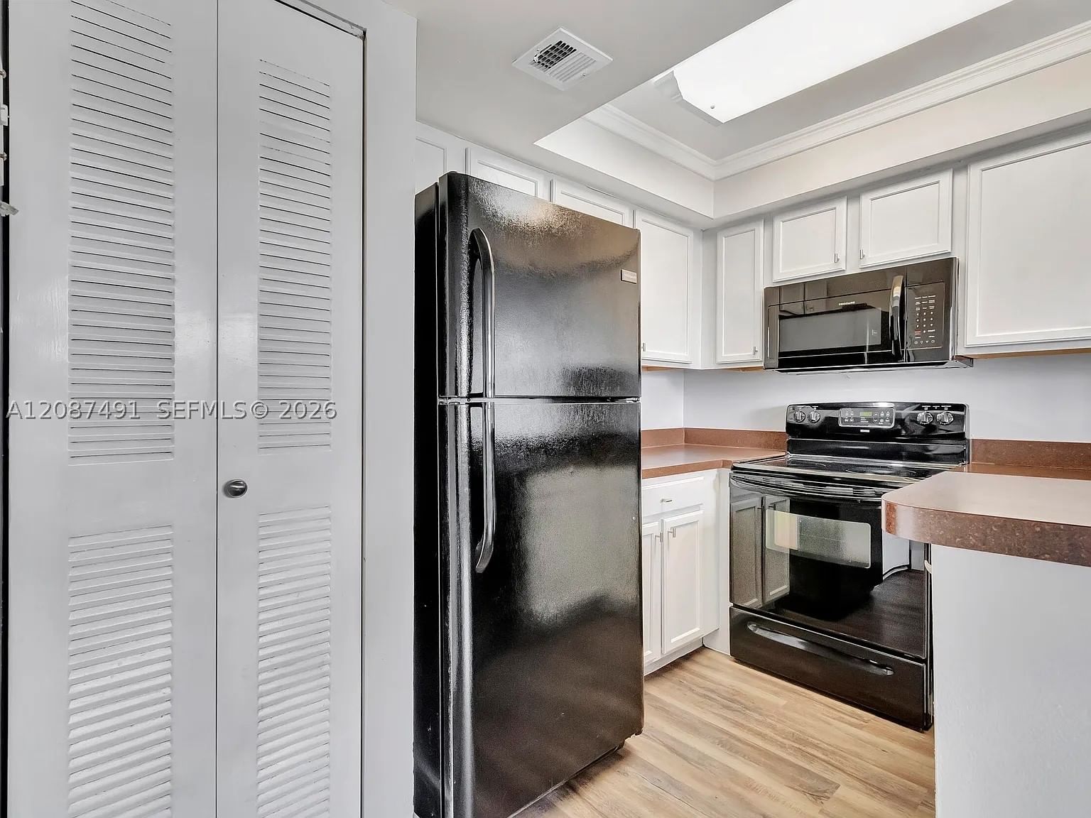 Real estate property located at 714 Executive Center Dr #28, Palm Beach, Clear Lake Club Condo, West Palm Beach, FL
