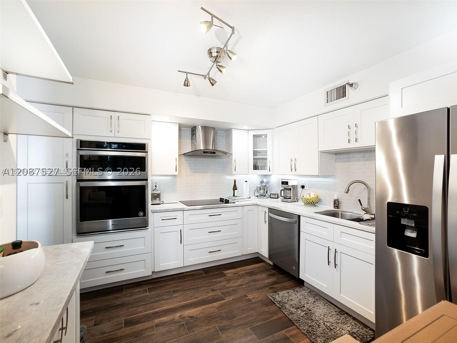 Real estate property located at 3500 Mystic Pointe Dr #1607, Miami-dade, Mystic Pointe Tower 400 C, Aventura, FL