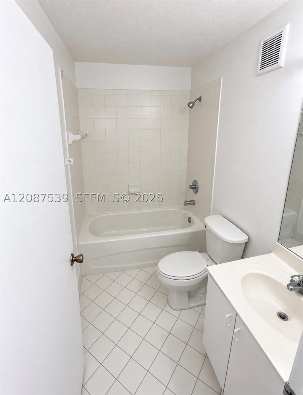 Real estate property located at 1250 28th Ct #204, Miami-dade, Venetia Gardens Condo, Homestead, FL