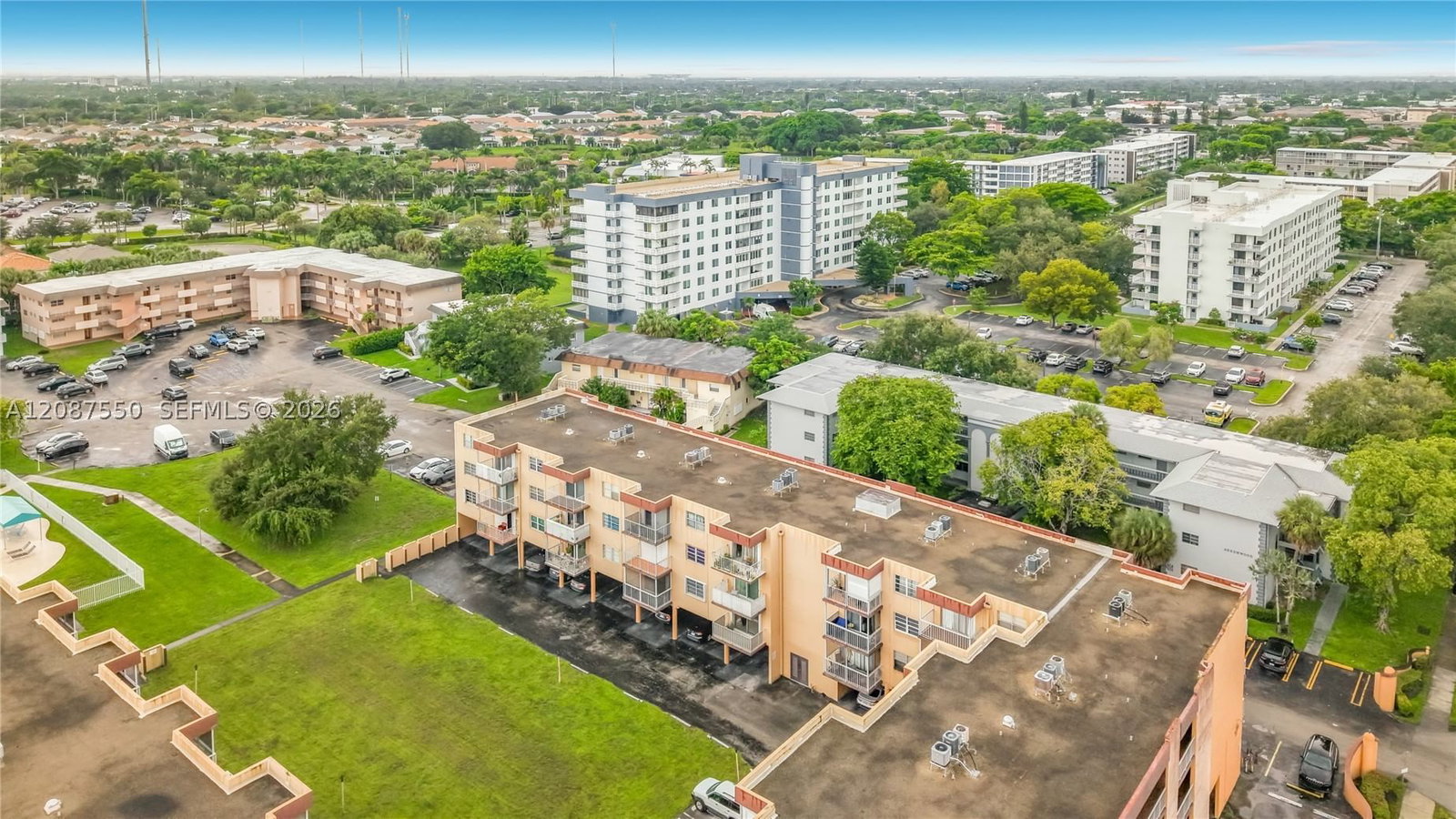 Real estate property located at 1600 Tallwood Ave #204, Broward, Tallwood North Condo, Hollywood, FL