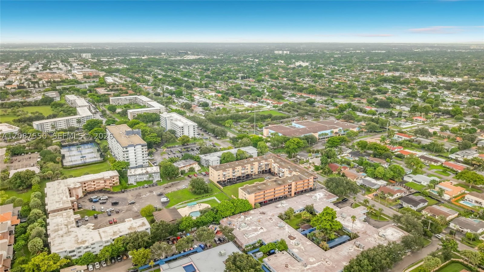 Real estate property located at 1600 Tallwood Ave #204, Broward, Tallwood North Condo, Hollywood, FL