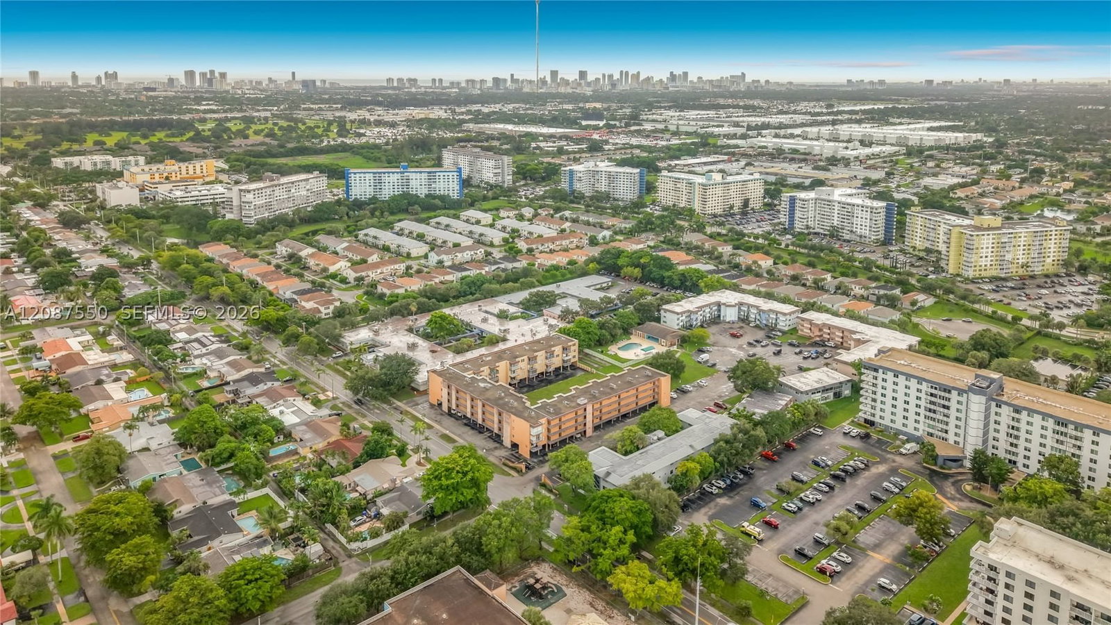 Real estate property located at 1600 Tallwood Ave #204, Broward, Tallwood North Condo, Hollywood, FL