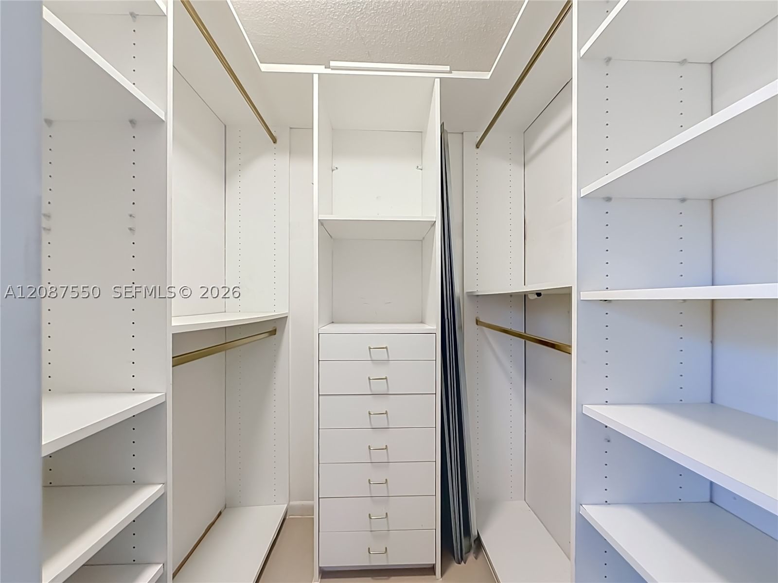 Real estate property located at 1600 Tallwood Ave #204, Broward, Tallwood North Condo, Hollywood, FL
