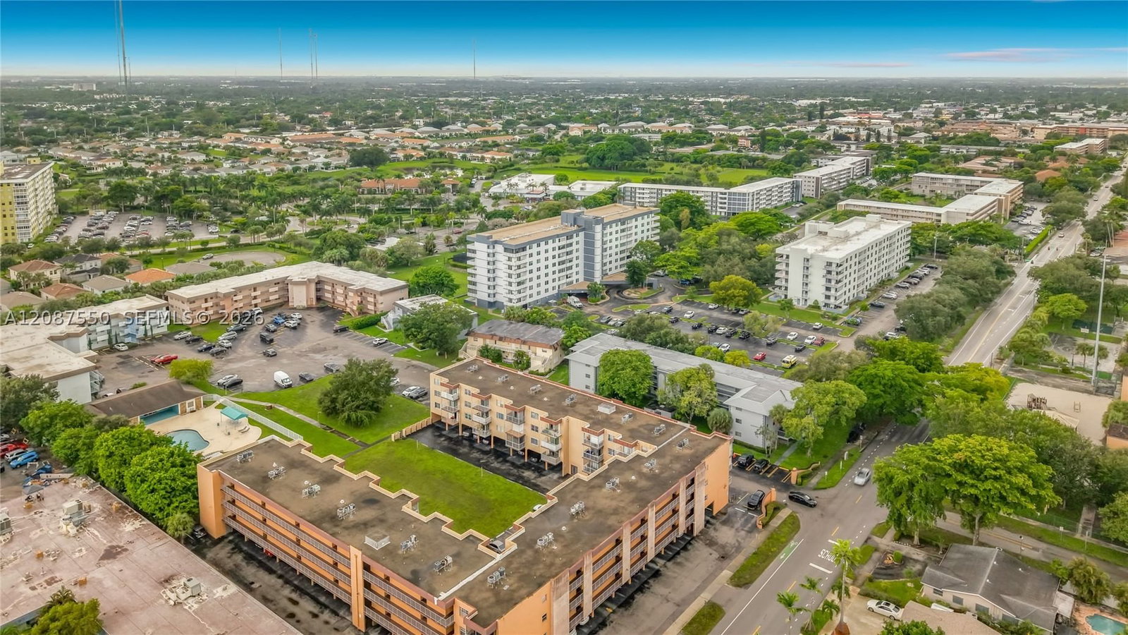 Real estate property located at 1600 Tallwood Ave #204, Broward, Tallwood North Condo, Hollywood, FL