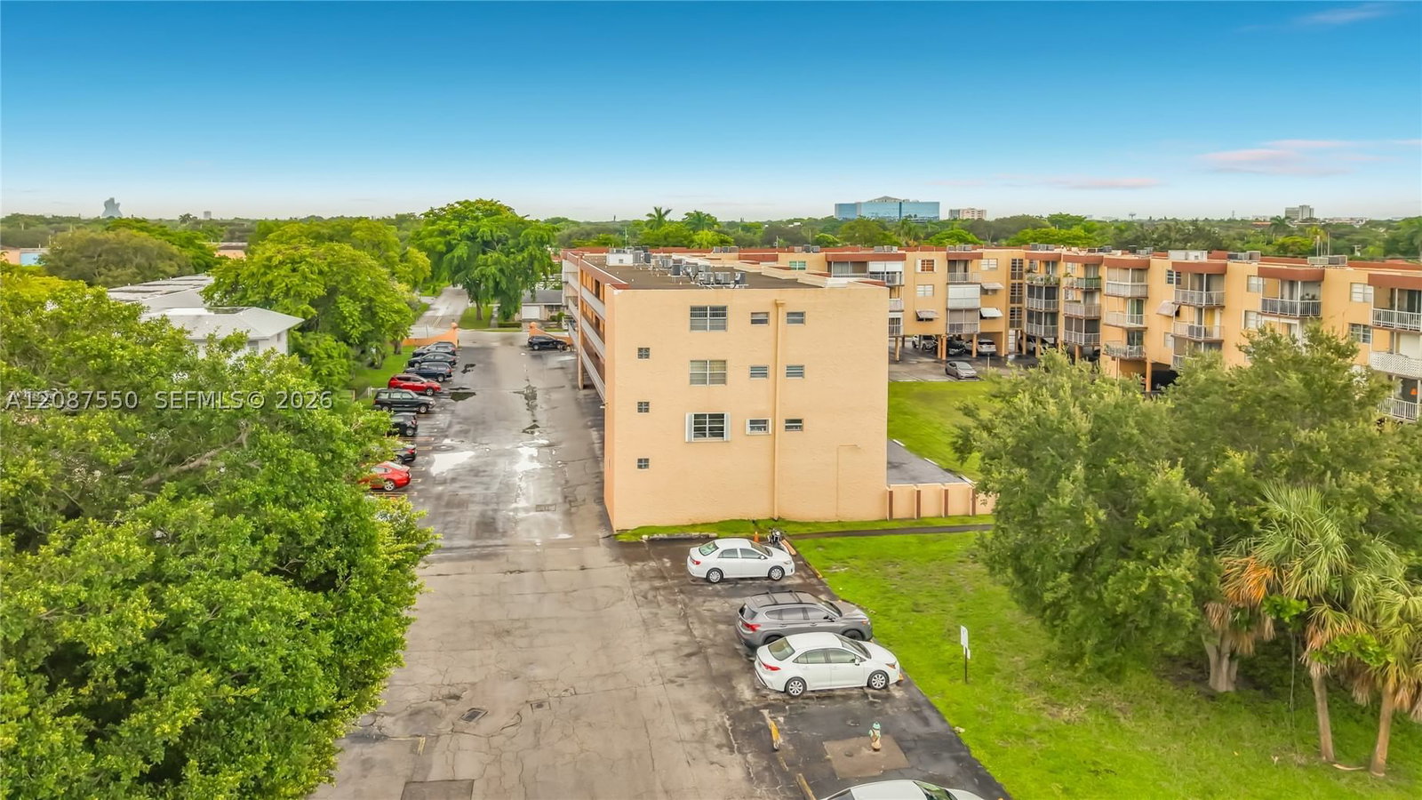 Real estate property located at 1600 Tallwood Ave #204, Broward, Tallwood North Condo, Hollywood, FL