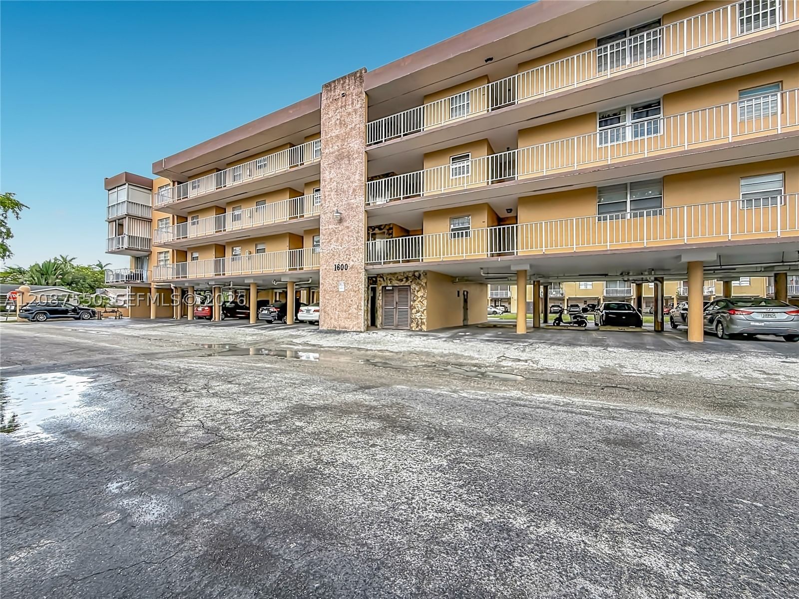 Real estate property located at 1600 Tallwood Ave #204, Broward, Tallwood North Condo, Hollywood, FL