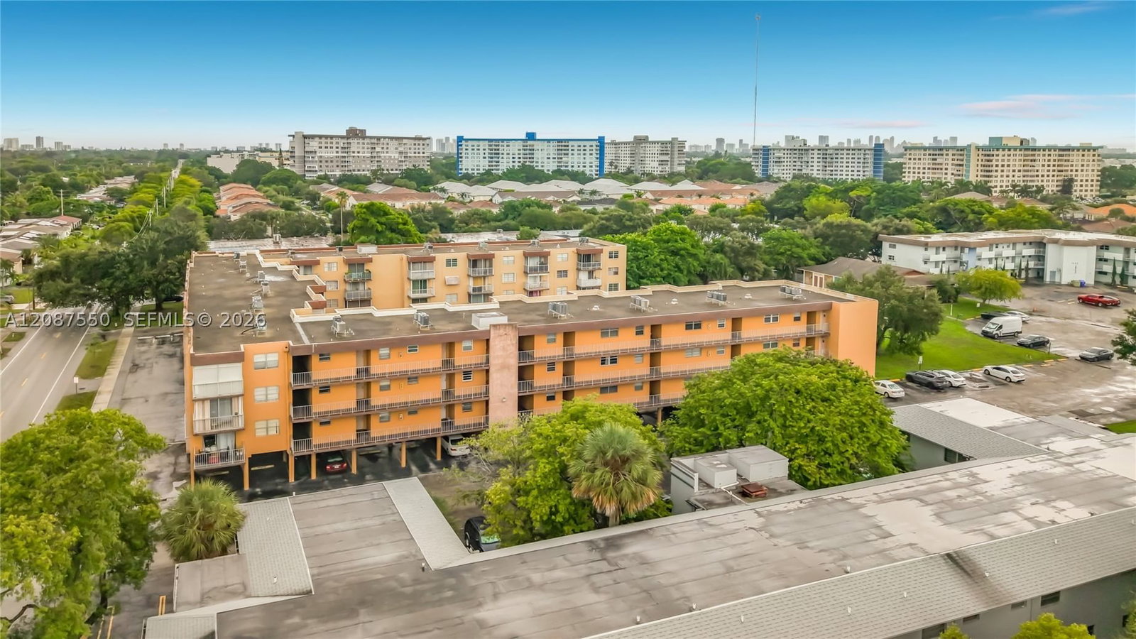 Real estate property located at 1600 Tallwood Ave #204, Broward, Tallwood North Condo, Hollywood, FL