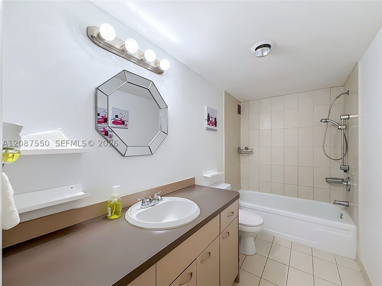 Real estate property located at 1600 Tallwood Ave #204, Broward, Tallwood North Condo, Hollywood, FL