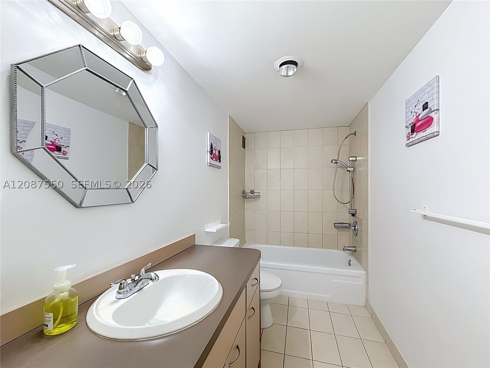 Real estate property located at 1600 Tallwood Ave #204, Broward, Tallwood North Condo, Hollywood, FL