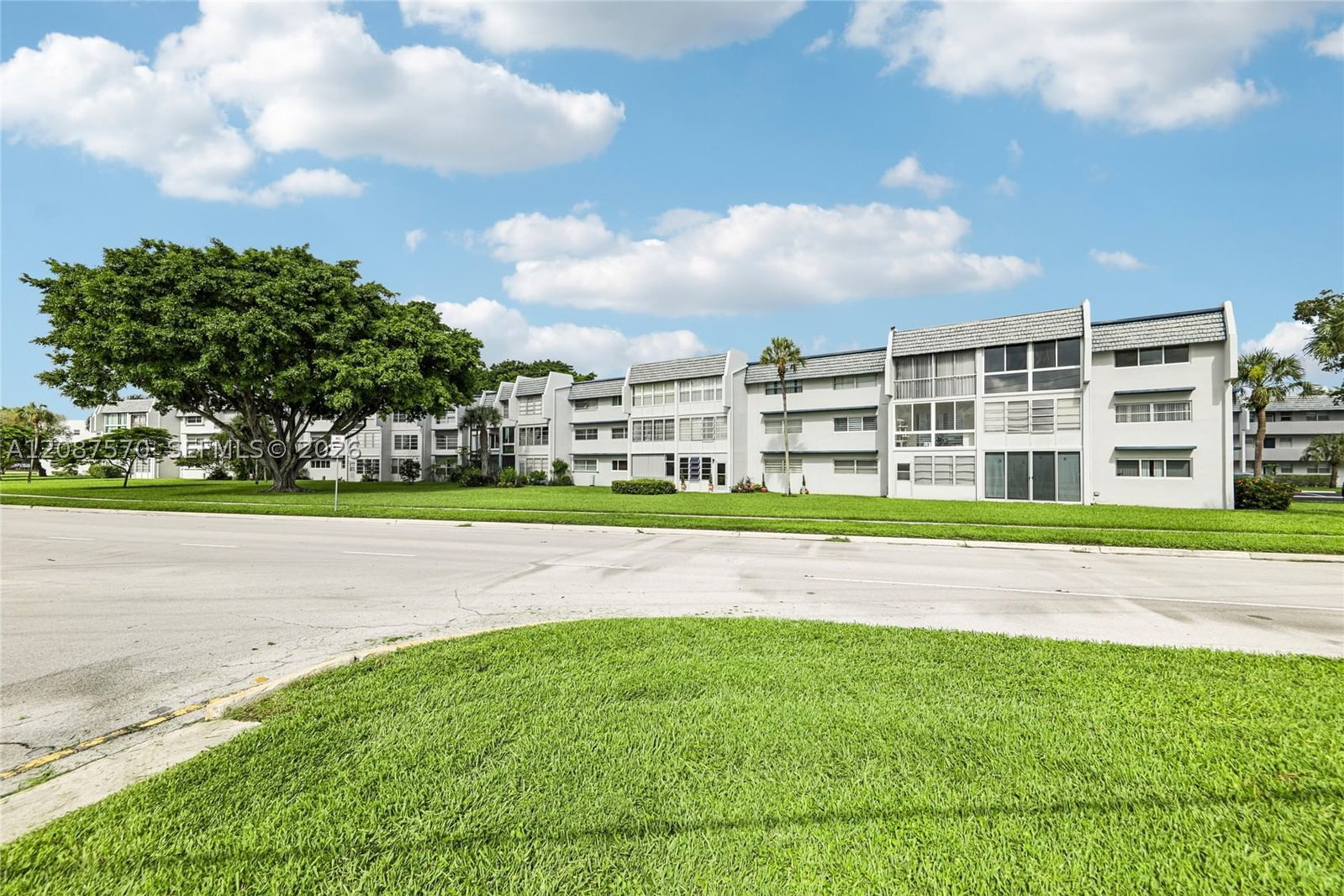 Real estate property located at 7887 Golf Cir Dr #106, Broward, Oriole Golf & Tennis Club, Margate, FL