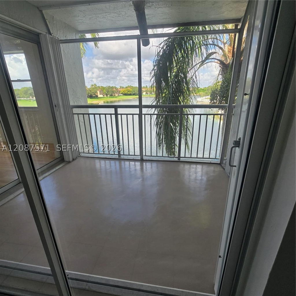 Real estate property located at 8600 212th St #308, Miami-dade, Le Club At Old Cutler Con, Cutler Bay, FL