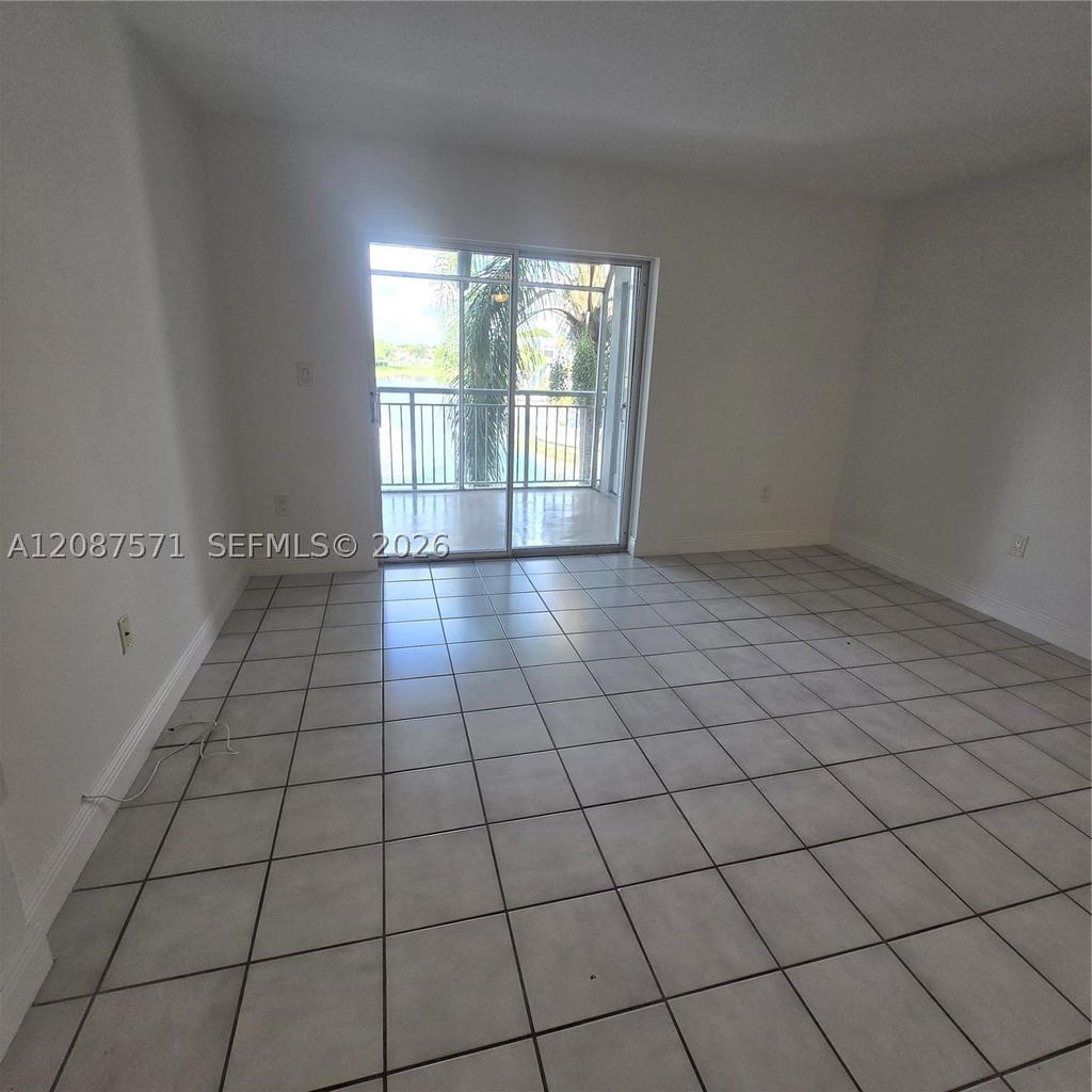 Real estate property located at 8600 212th St #308, Miami-dade, Le Club At Old Cutler Con, Cutler Bay, FL