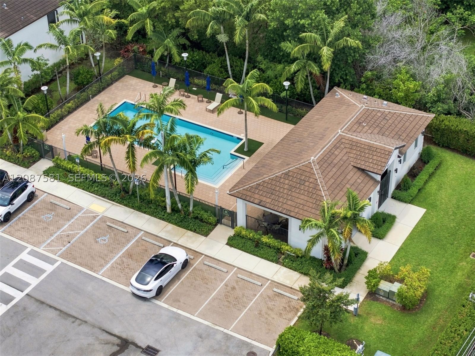 Real estate property located at 156 185th Way, Broward, Stellar Pembroke Pines, Pembroke Pines, FL