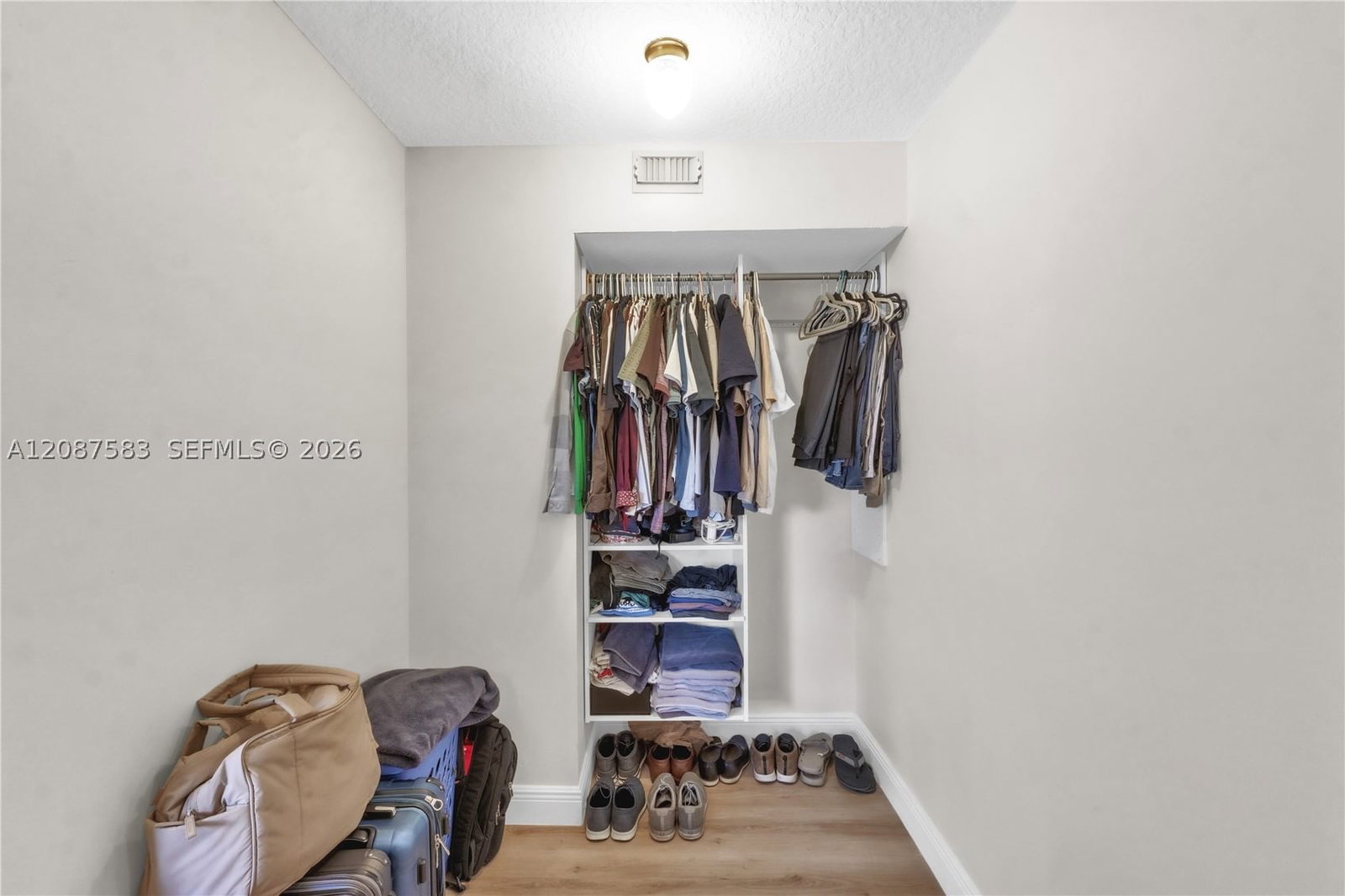 Real estate property located at 11882 12th Pl, Broward, Village At Lake Pine Ii, Davie, FL