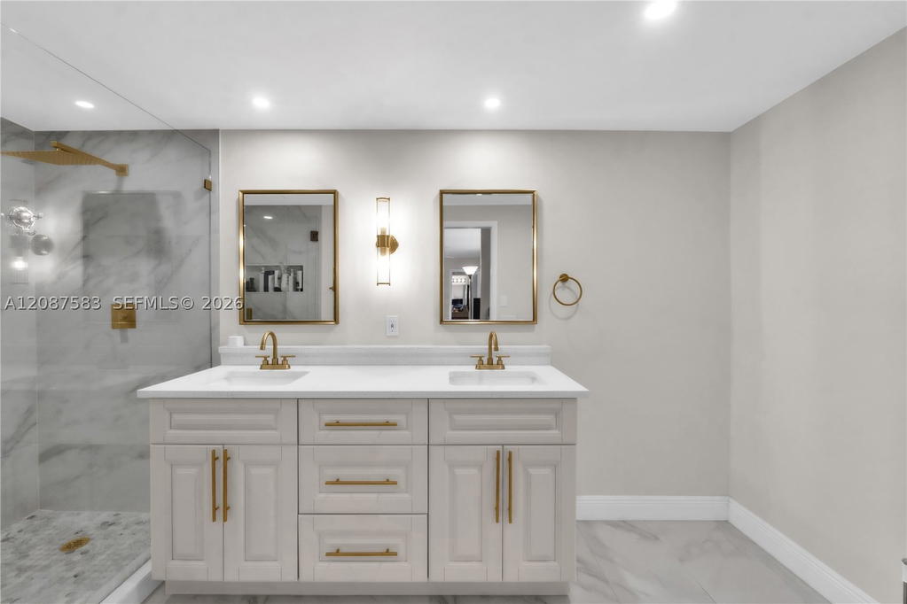 Real estate property located at 11882 12th Pl, Broward, Village At Lake Pine Ii, Davie, FL