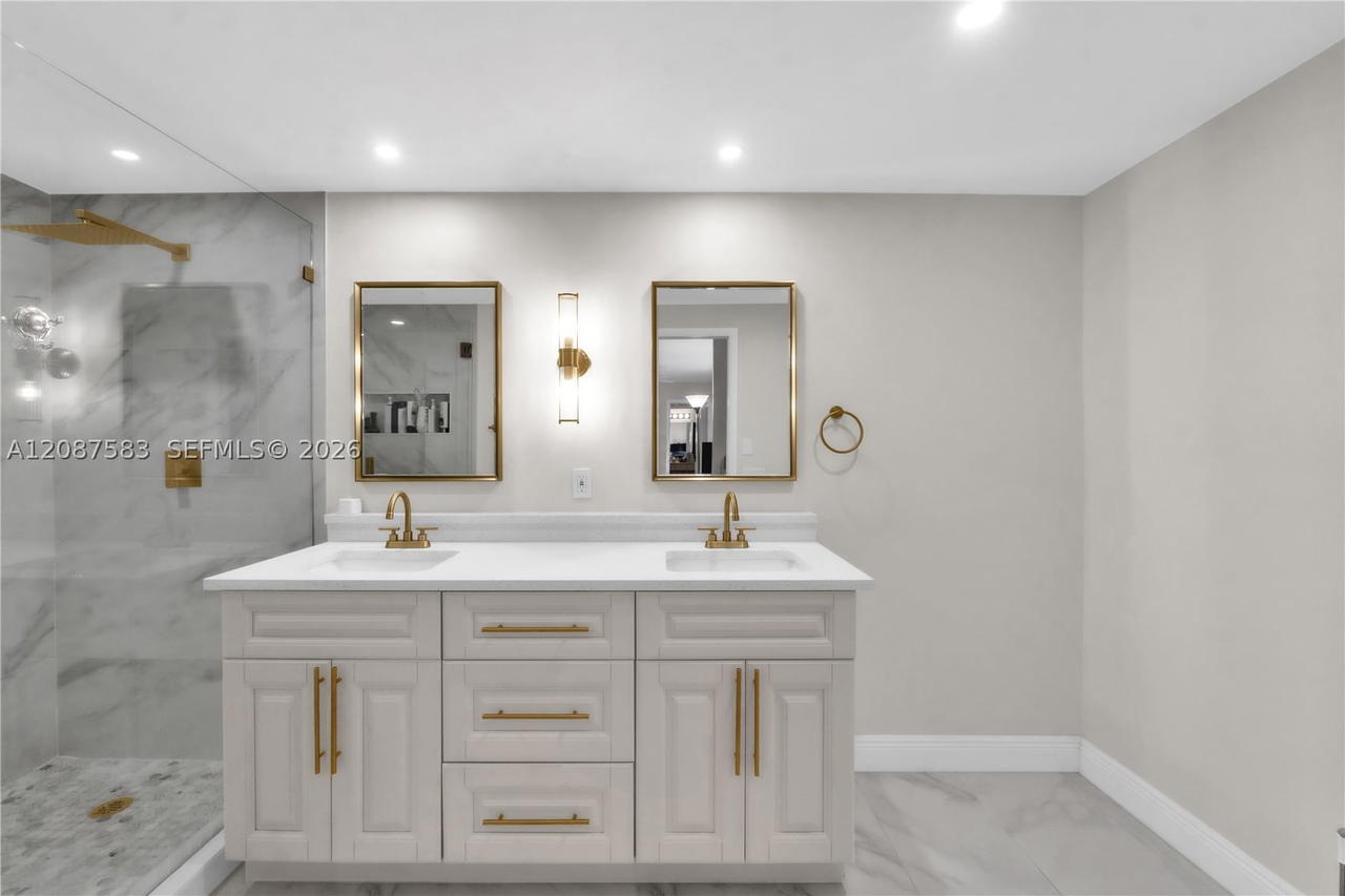 Real estate property located at 11882 12th Pl, Broward, Village At Lake Pine Ii, Davie, FL