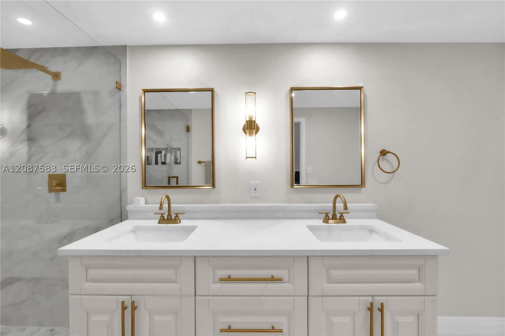 Real estate property located at 11882 12th Pl, Broward, Village At Lake Pine Ii, Davie, FL