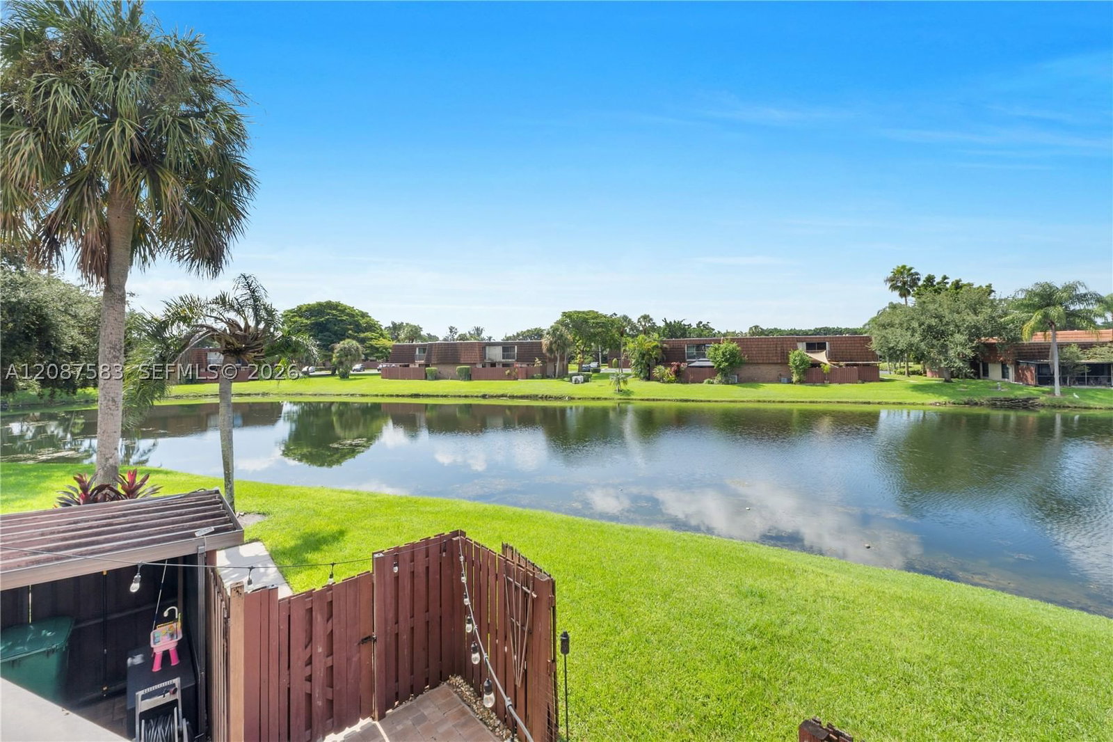 Real estate property located at 11882 12th Pl, Broward, Village At Lake Pine Ii, Davie, FL
