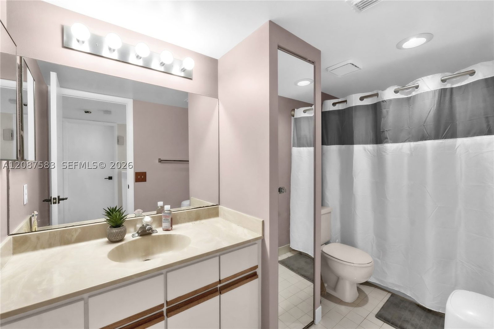Real estate property located at 11882 12th Pl, Broward, Village At Lake Pine Ii, Davie, FL