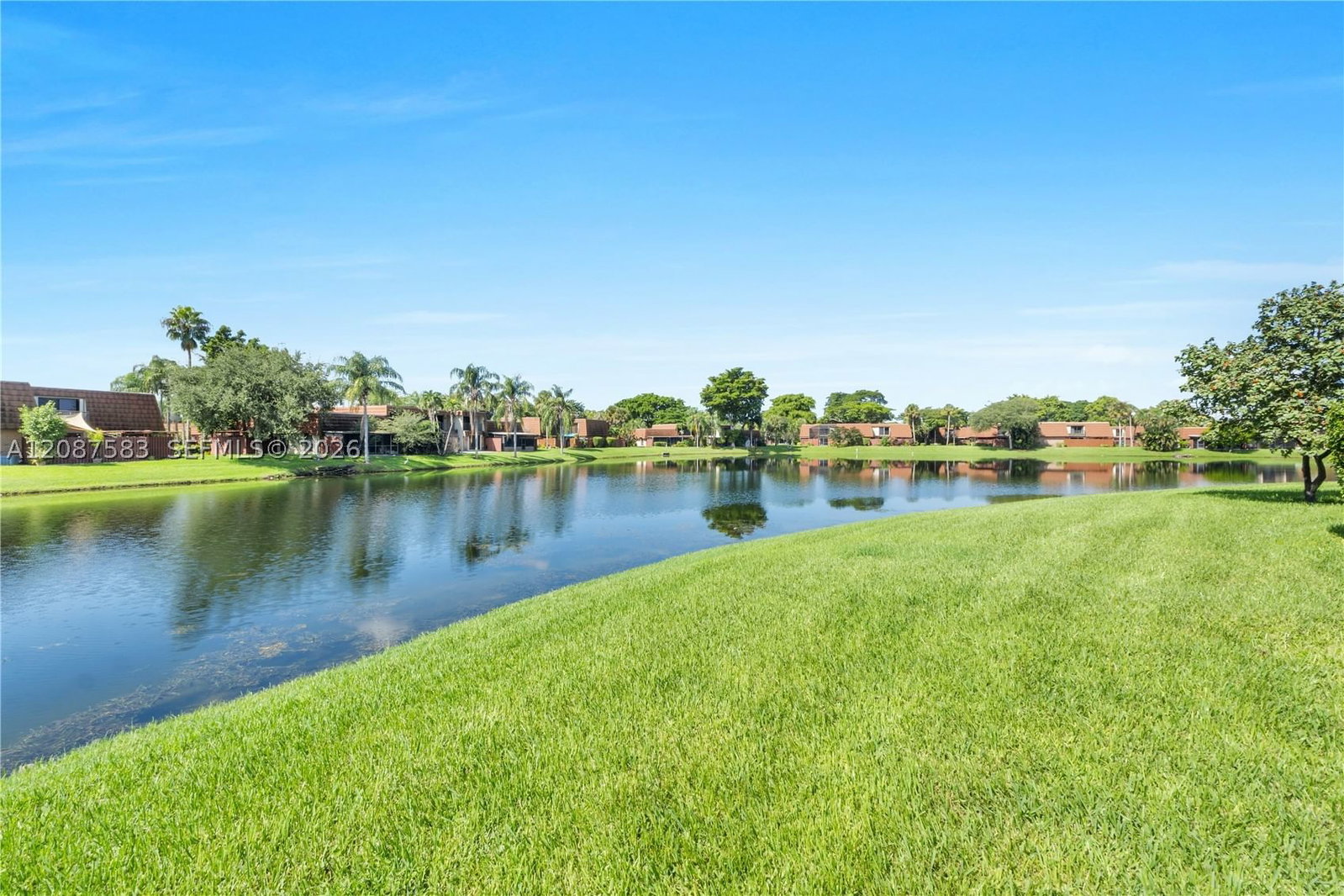 Real estate property located at 11882 12th Pl, Broward, Village At Lake Pine Ii, Davie, FL
