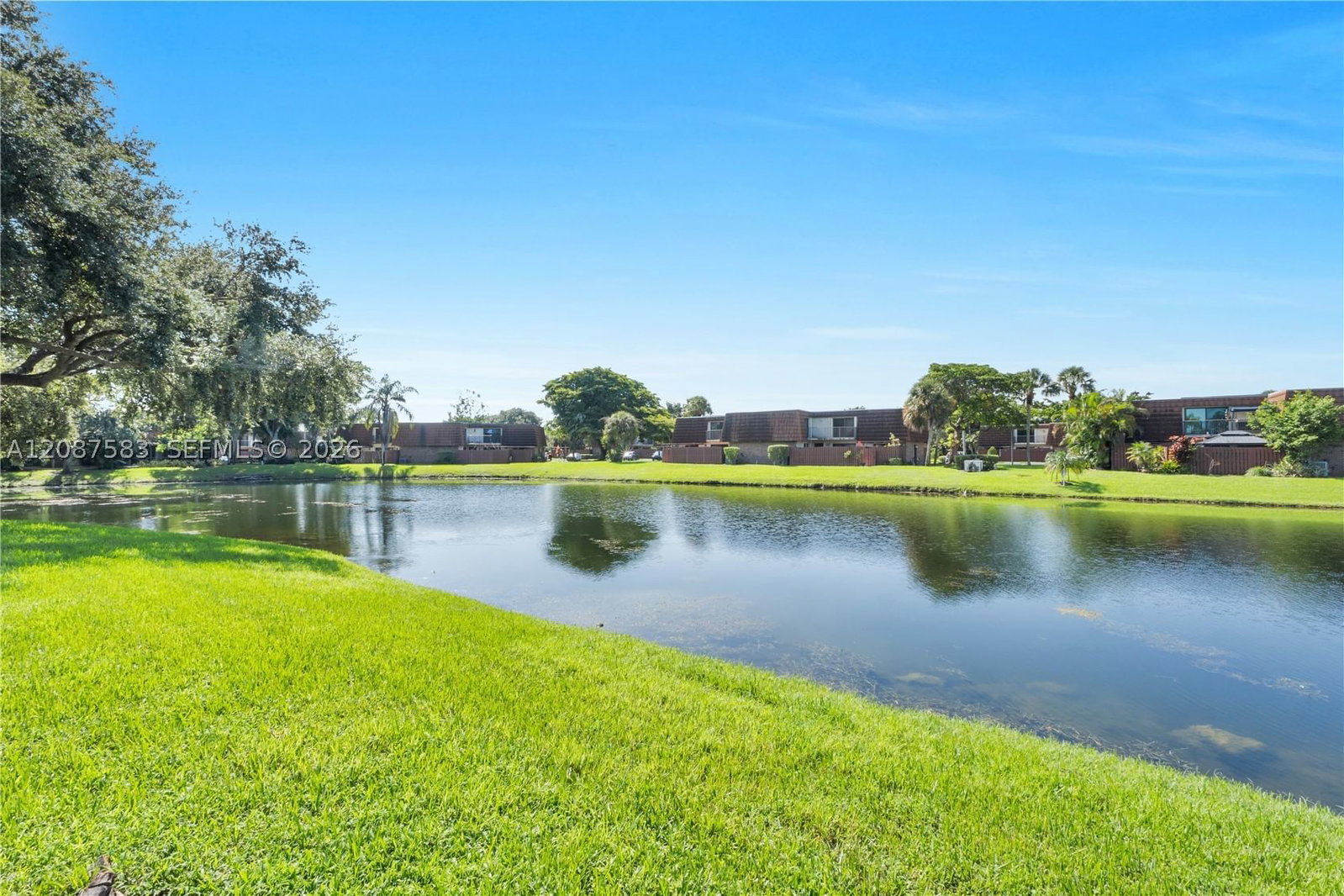 Real estate property located at 11882 12th Pl, Broward, Village At Lake Pine Ii, Davie, FL