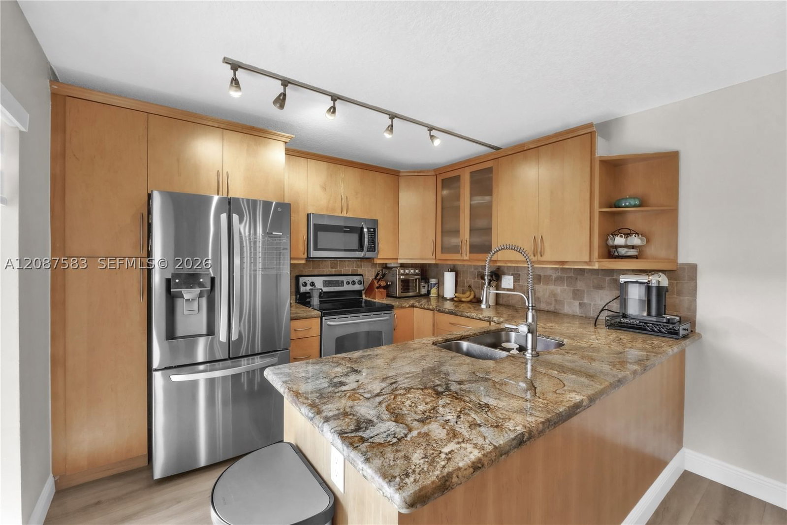 Real estate property located at 11882 12th Pl, Broward, Village At Lake Pine Ii, Davie, FL