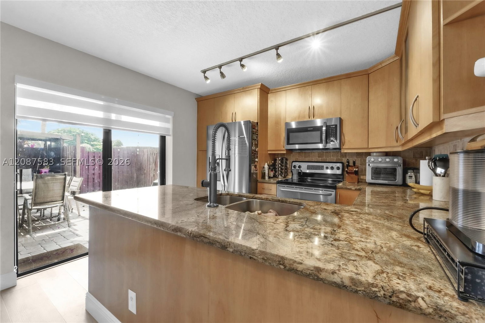 Real estate property located at 11882 12th Pl, Broward, Village At Lake Pine Ii, Davie, FL