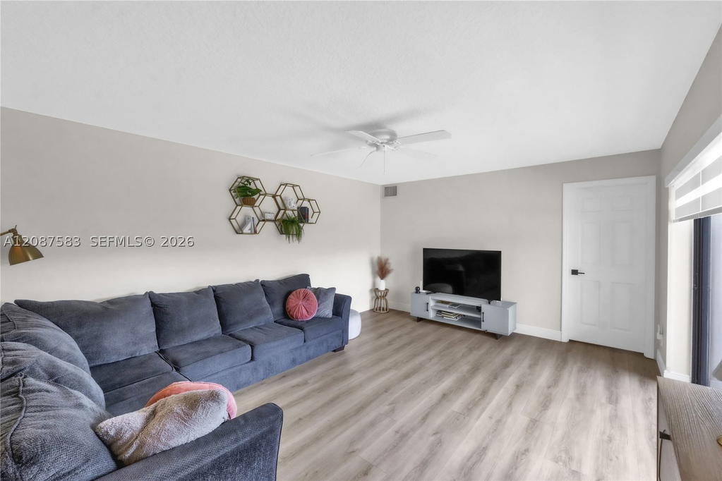 Real estate property located at 11882 12th Pl, Broward, Village At Lake Pine Ii, Davie, FL