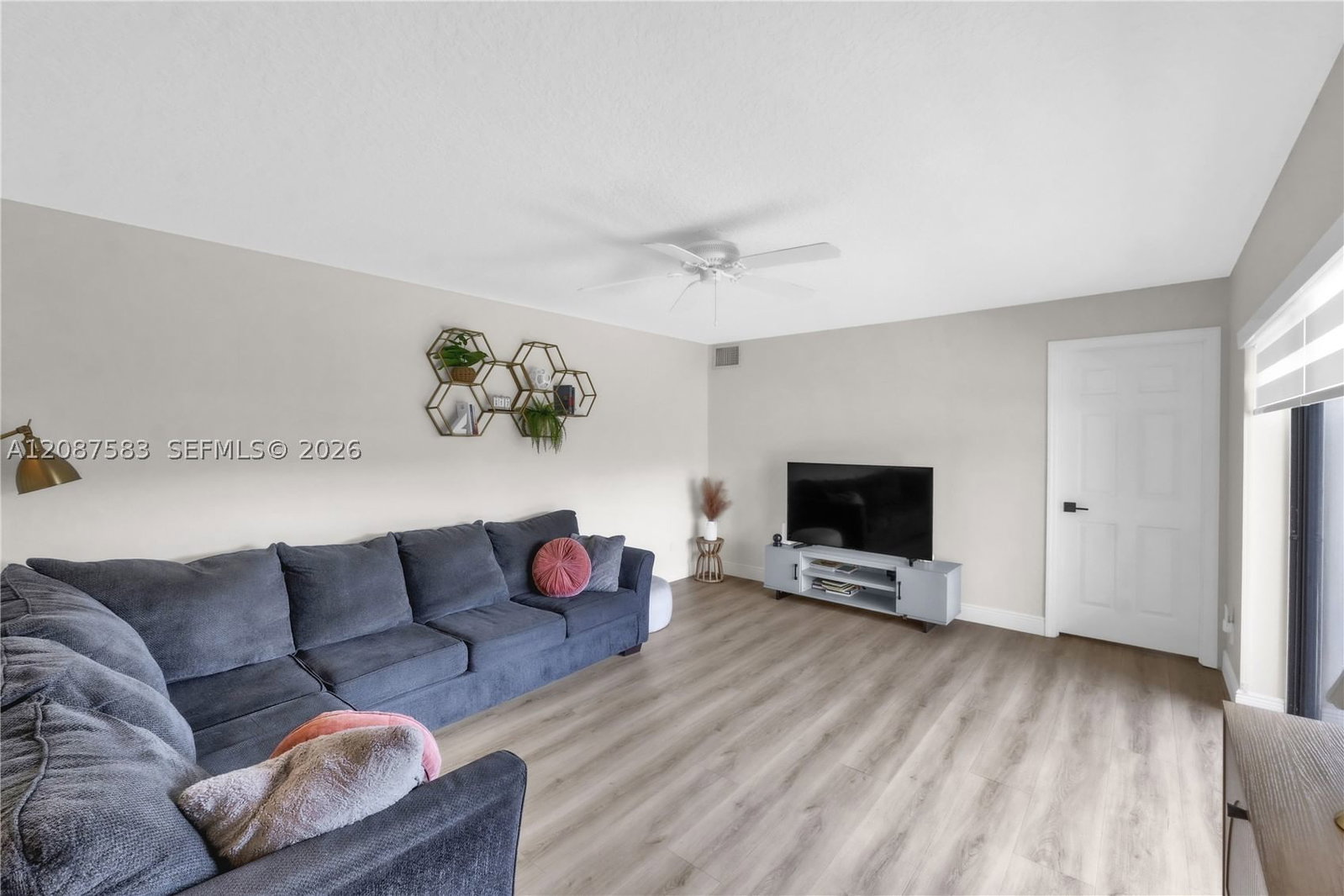 Real estate property located at 11882 12th Pl, Broward, Village At Lake Pine Ii, Davie, FL