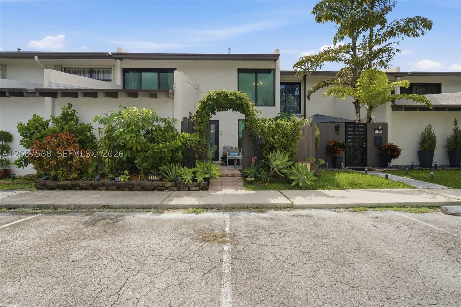 Real estate property located at 11116 70th Ter, Miami-dade, Snapper Creek Townhouses, Miami, FL