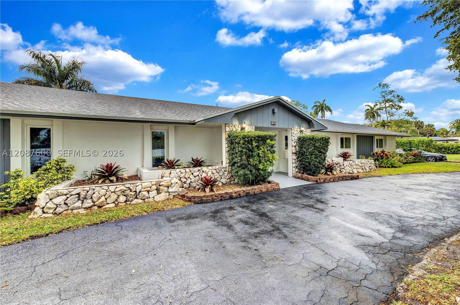 Real estate property located at 3211 Calle Largo Dr, Broward, Orangebrook Golf Estate, Hollywood, FL
