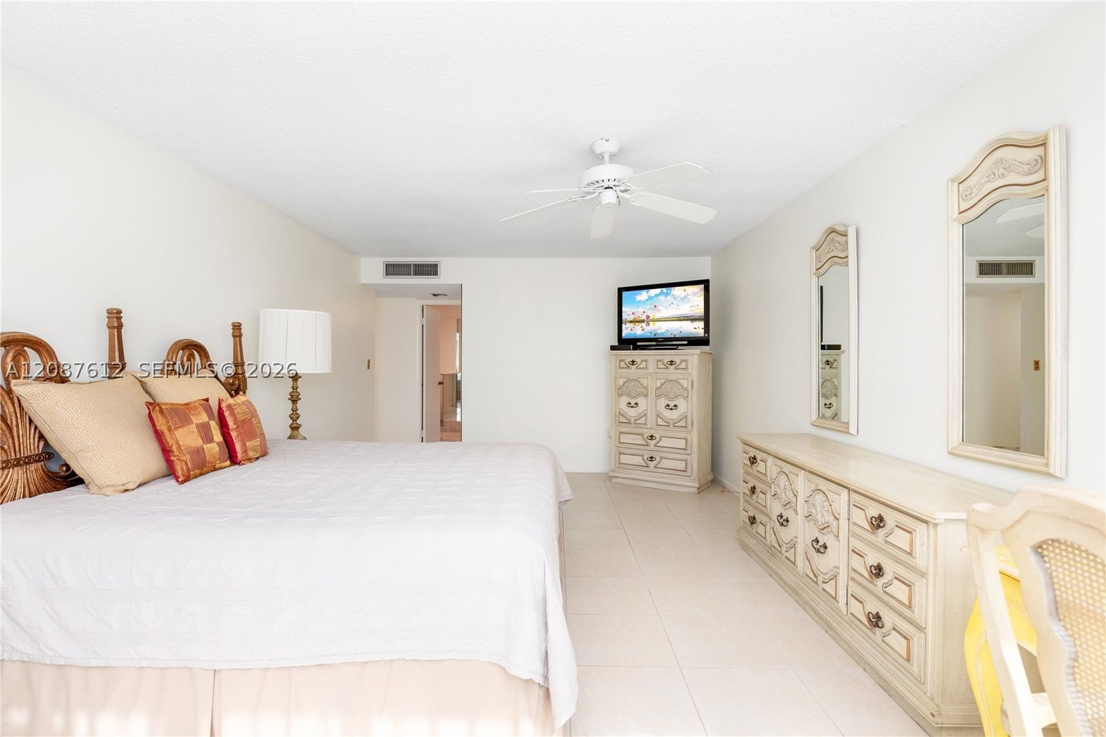Real estate property located at 2751 Ocean Dr #208S, Broward, Aquarius Condo, Hollywood, FL
