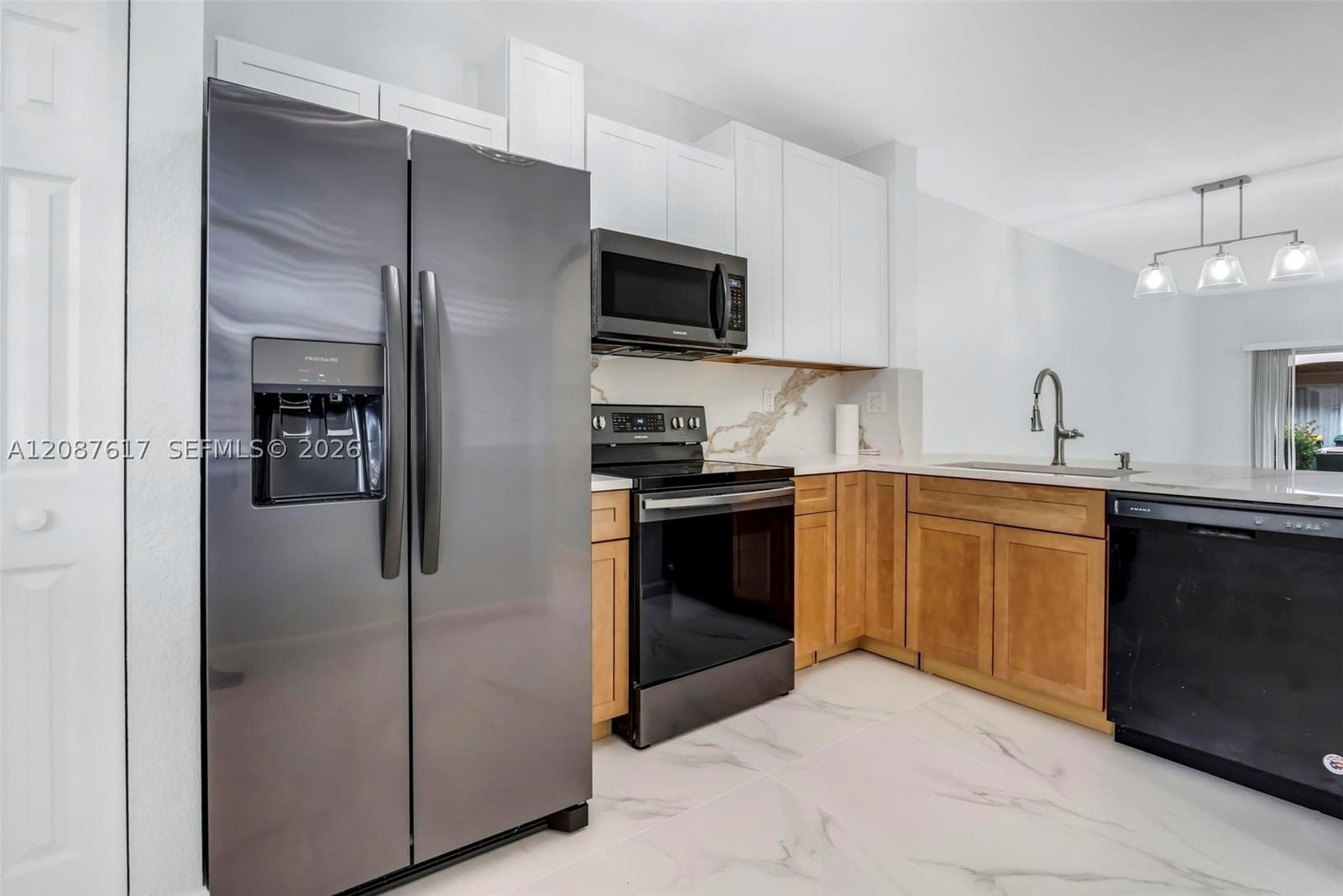 Real estate property located at 8870 Isles Cir, Broward, Woodland Villas 1st Add, Tamarac, FL