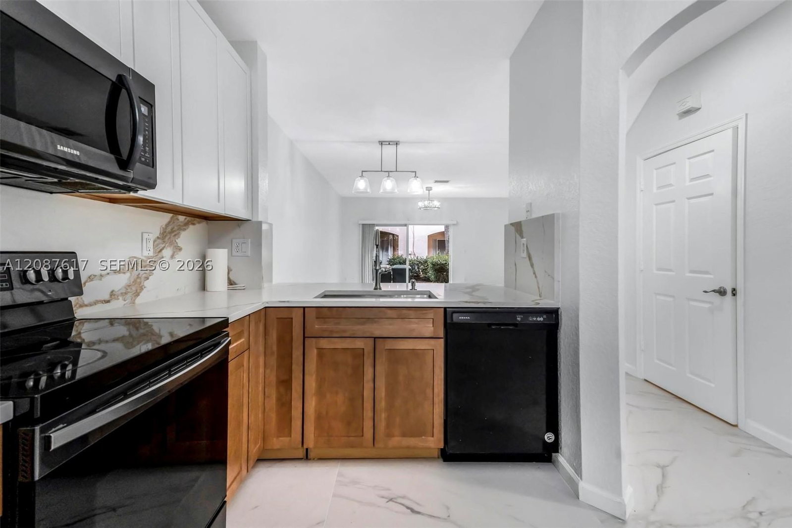 Real estate property located at 8870 Isles Cir, Broward, Woodland Villas 1st Add, Tamarac, FL