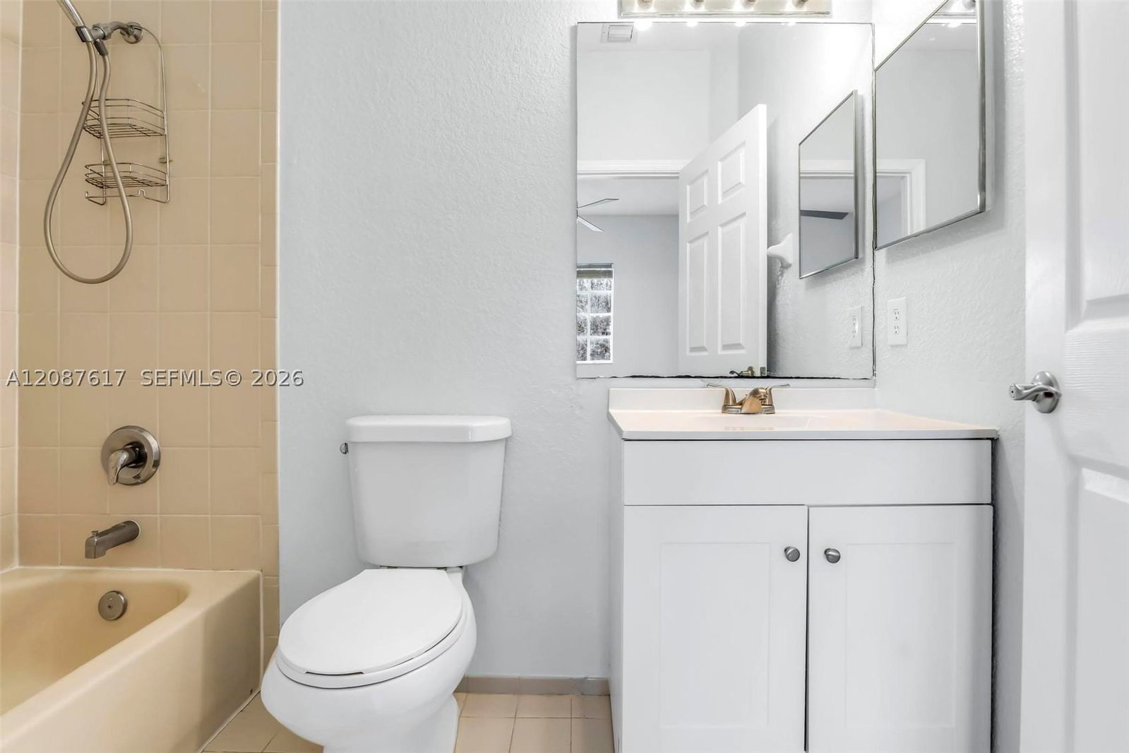 Real estate property located at 8870 Isles Cir, Broward, Woodland Villas 1st Add, Tamarac, FL