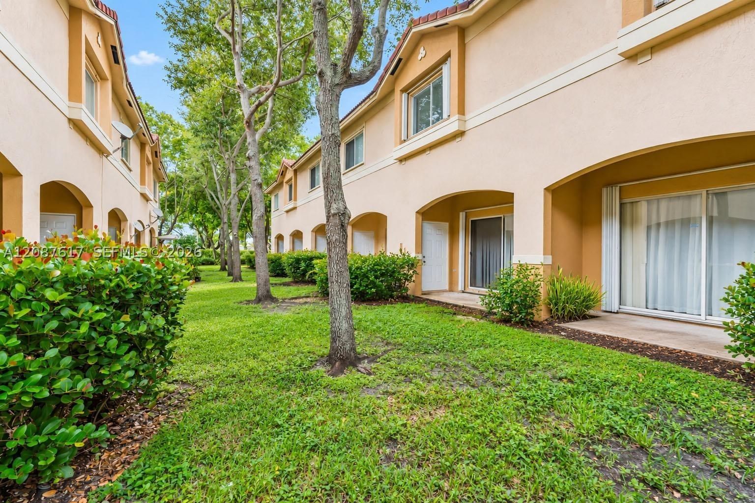 Real estate property located at 8870 Isles Cir, Broward, Woodland Villas 1st Add, Tamarac, FL