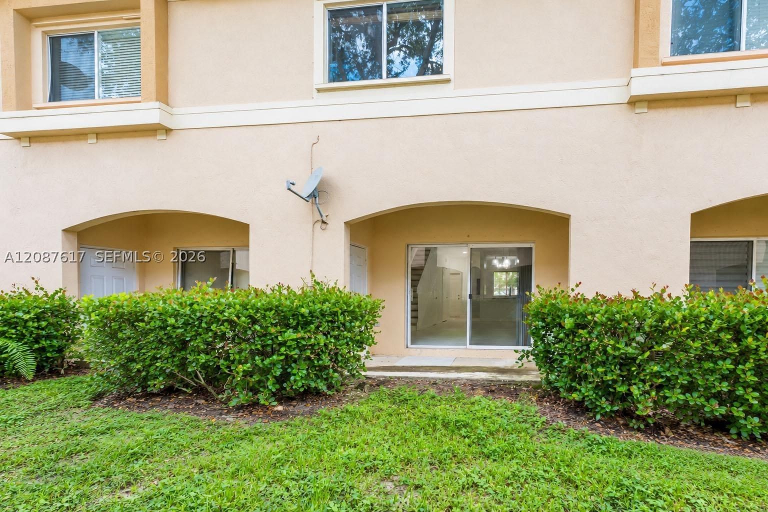 Real estate property located at 8870 Isles Cir, Broward, Woodland Villas 1st Add, Tamarac, FL